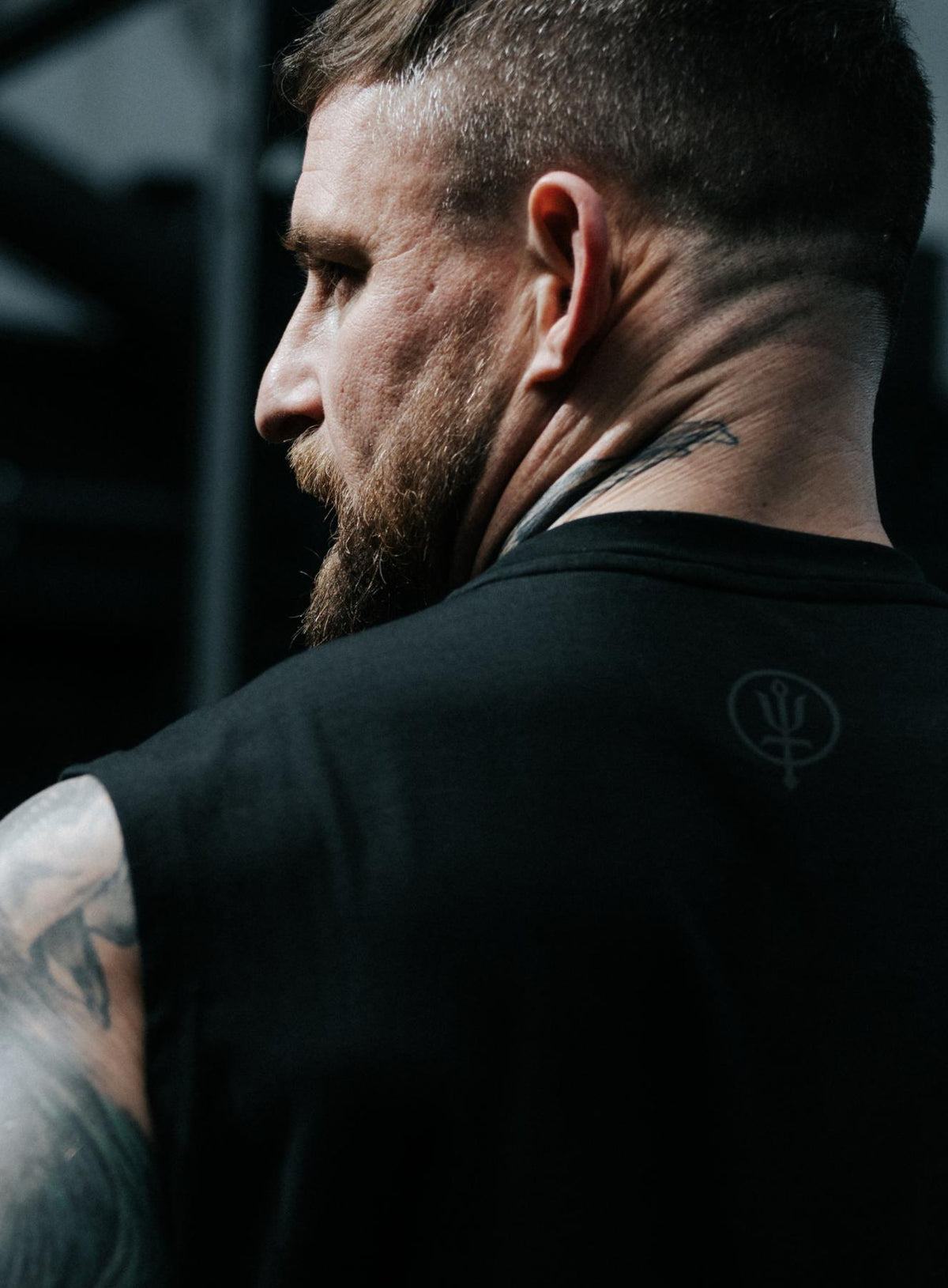 An in the field image of Men's Force DriRelease Tank in Black (ITF)