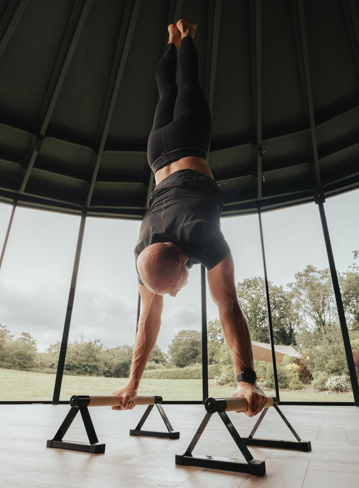 An in the field image of Men's Force Velocity Leggings G2 in Obsidian Black (ITF)