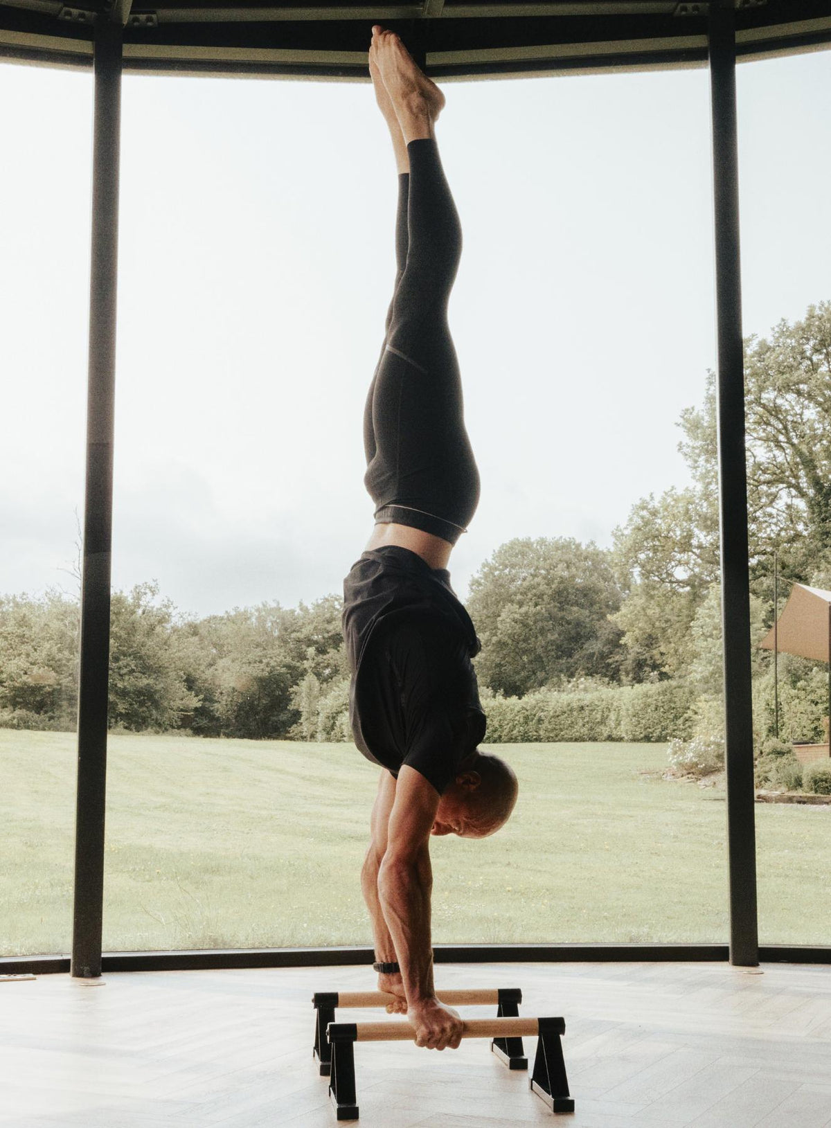 An in the field image of Men's Force Velocity Leggings G2 in Obsidian Black (ITF)