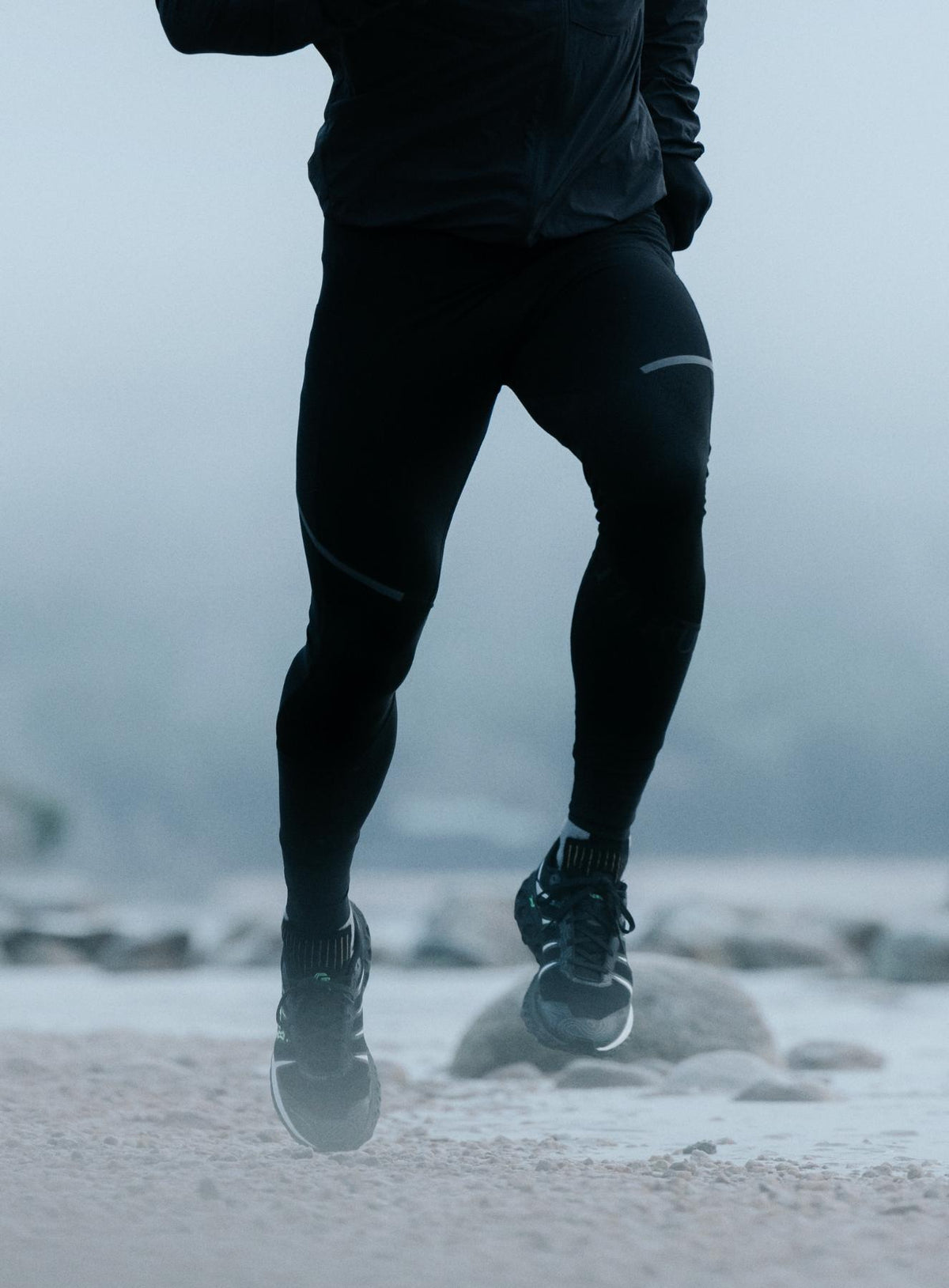 An in the field image of Men's Force Velocity Leggings G2 in Obsidian Black (ITF)