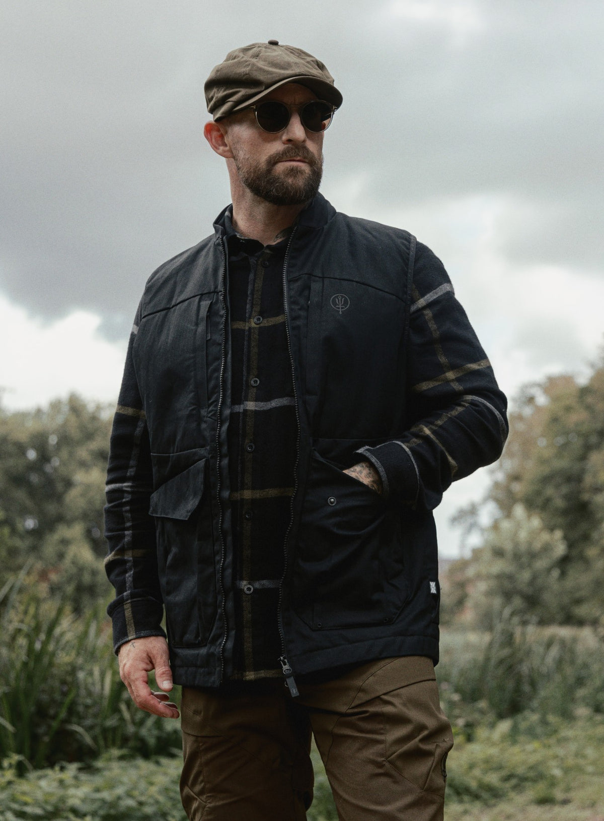 An in the field image of Men's HeriTech Hinterland Gilet in Obsidian Black (ITF)