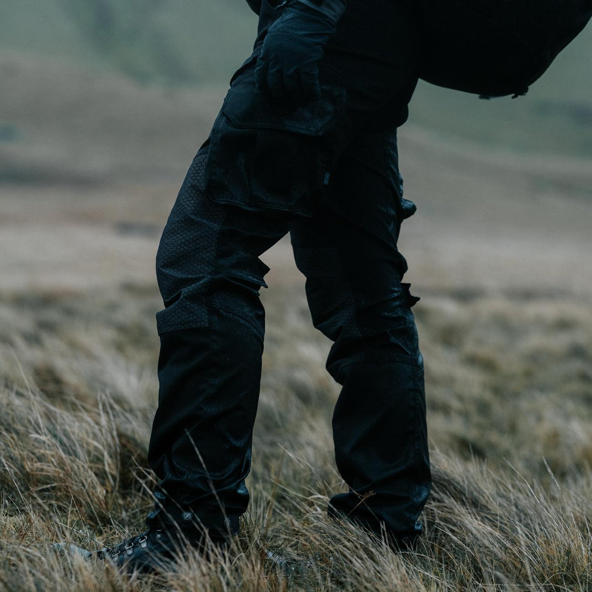 An in the field image of Men's Charge Trousers in Olive Green (ITF)