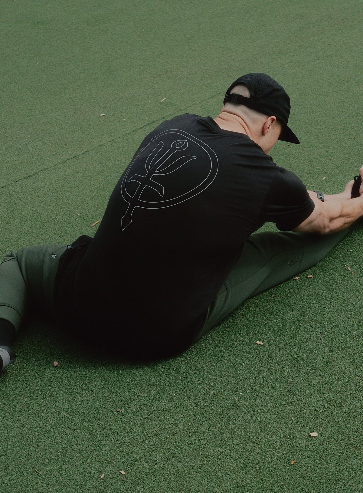 An in the field image of Force Catalyst T-Shirt in Obsidian Black (ITF)