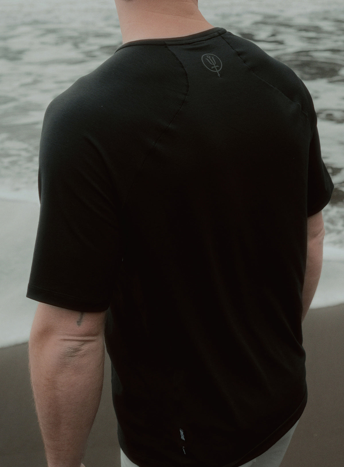 An in the field image of Oryon Delta T-Shirt Lite in Obsidian Black (ITF)