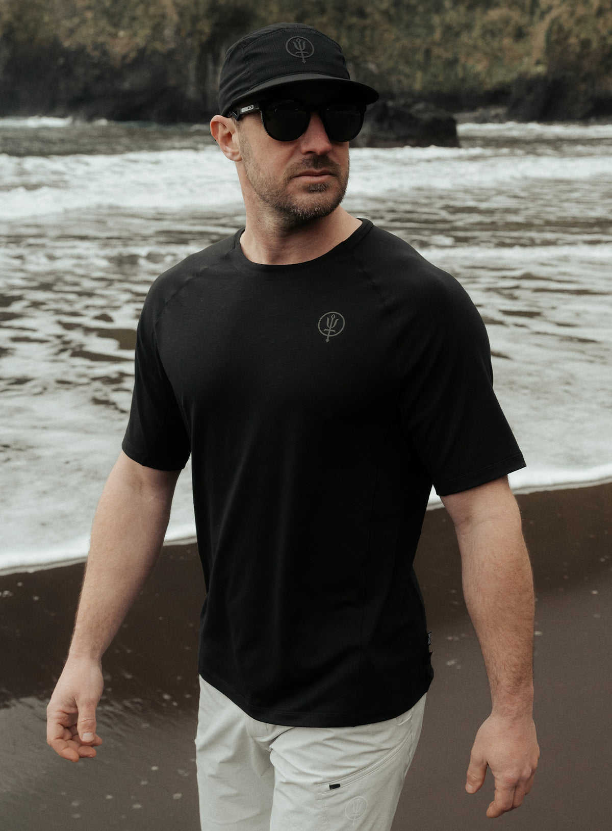 An in the field image of Oryon Delta T-Shirt Lite in Obsidian Black (ITF)