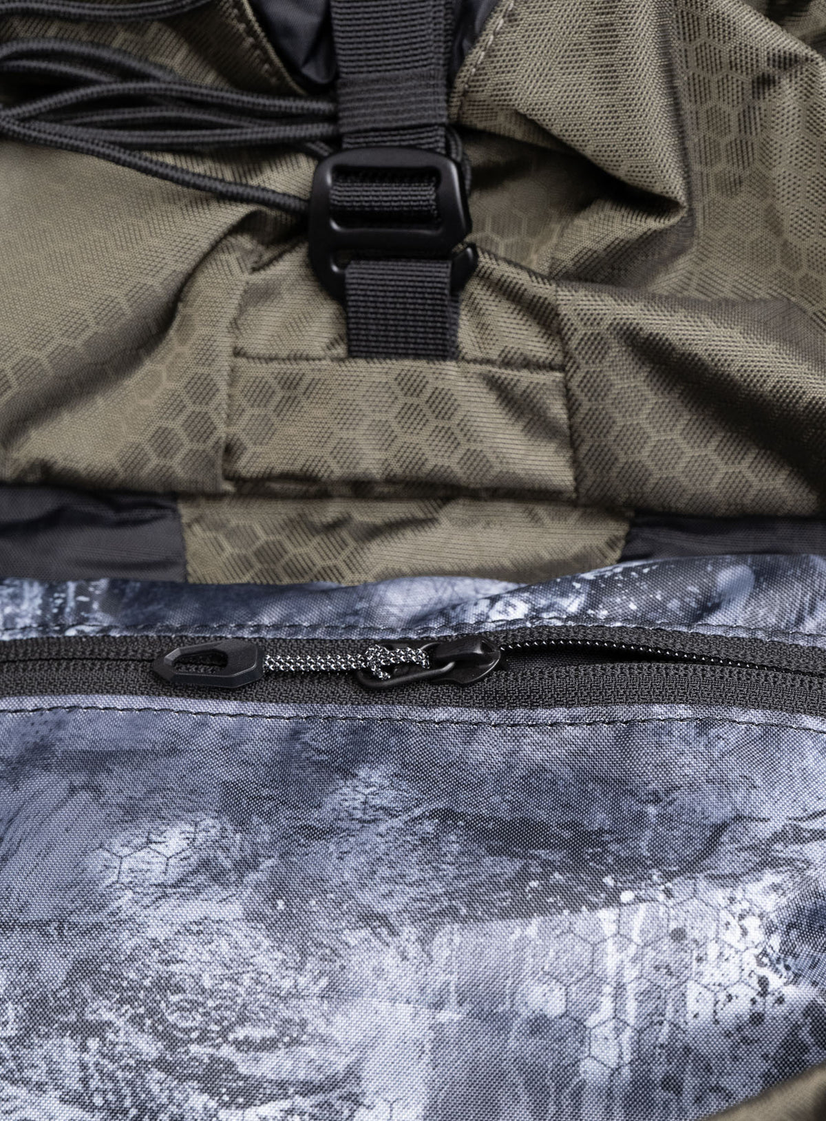 Under-Lid YKK® Zip Pocket 