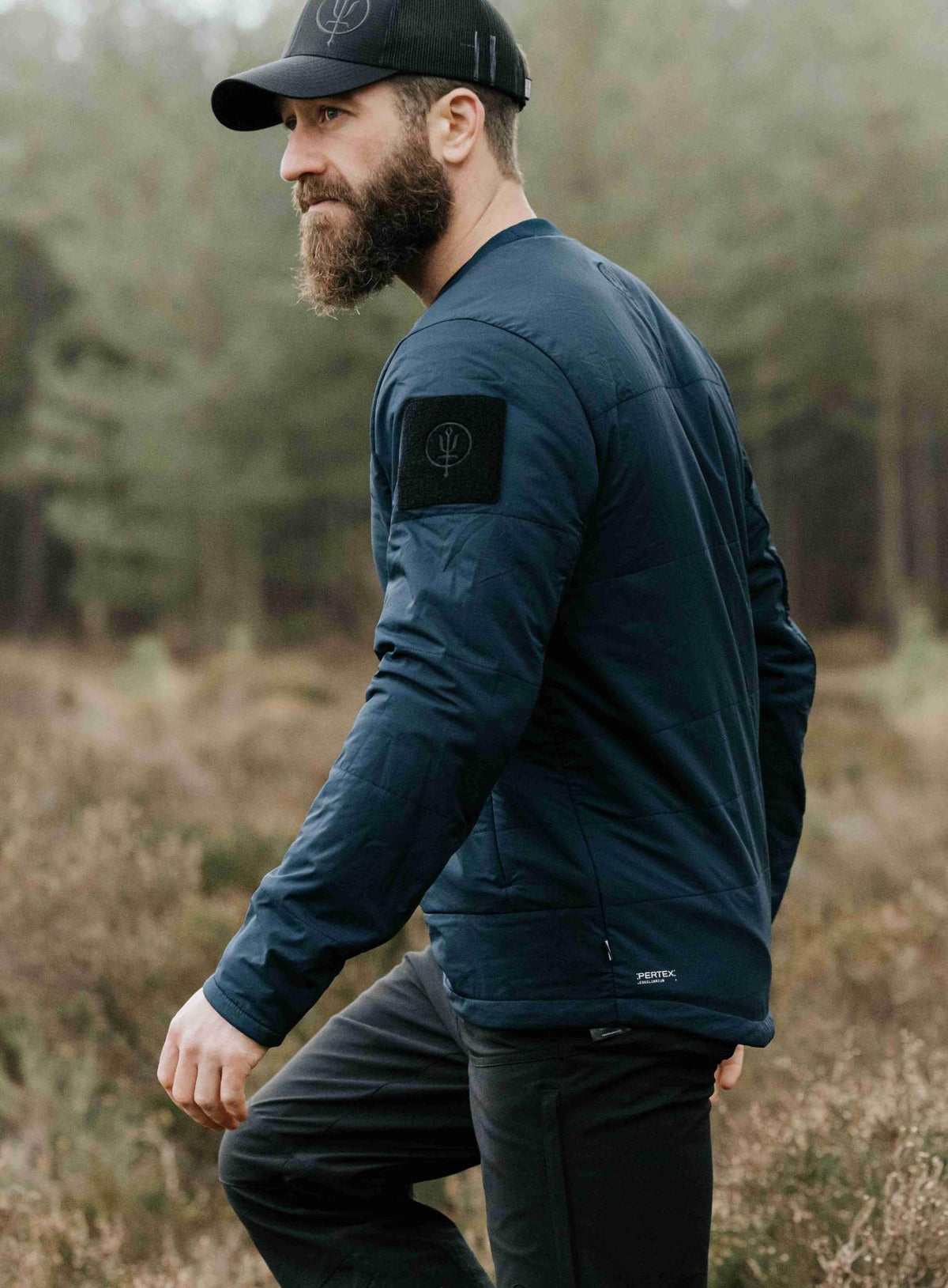 An in the field image of Men's Wraith Crew in Dark Sapphire (ITF)