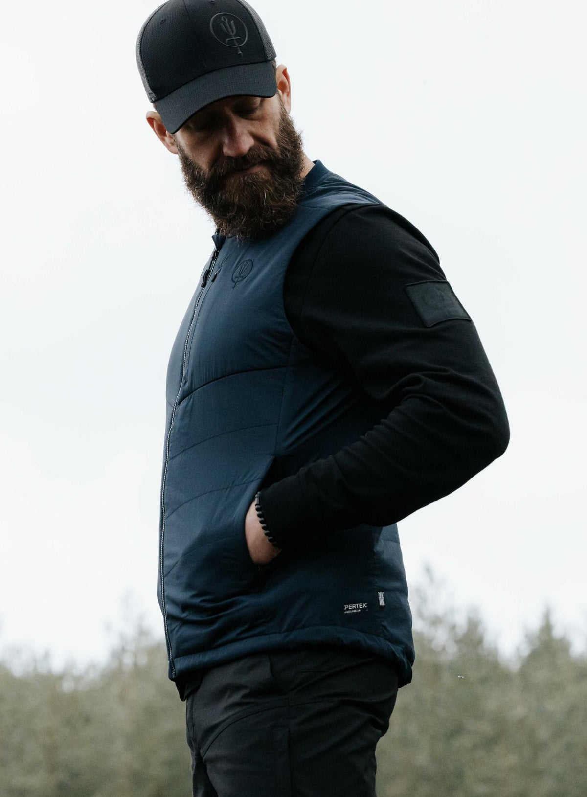 An in the field image of Men's Wraith Gilet in Dark Sapphire (ITF)