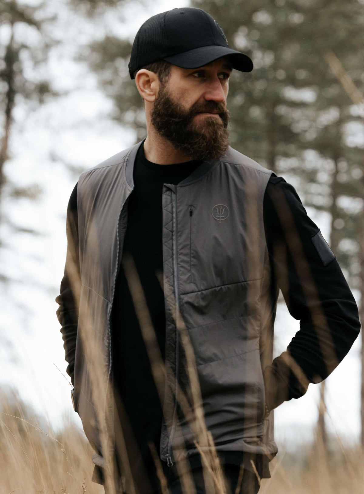 An in the field image of Men's Wraith Gilet in Raven Grey (ITF)